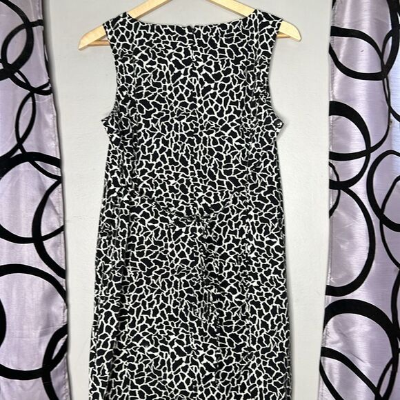 Motherhood black and white print sleeveless shift dress - Picture 9 of 10